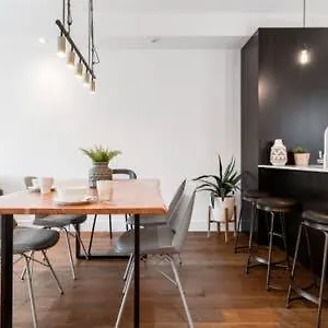 https://sleek-condo-in-the-heart-of-little-italy-by-den-stays.hotels-in-montreal.org