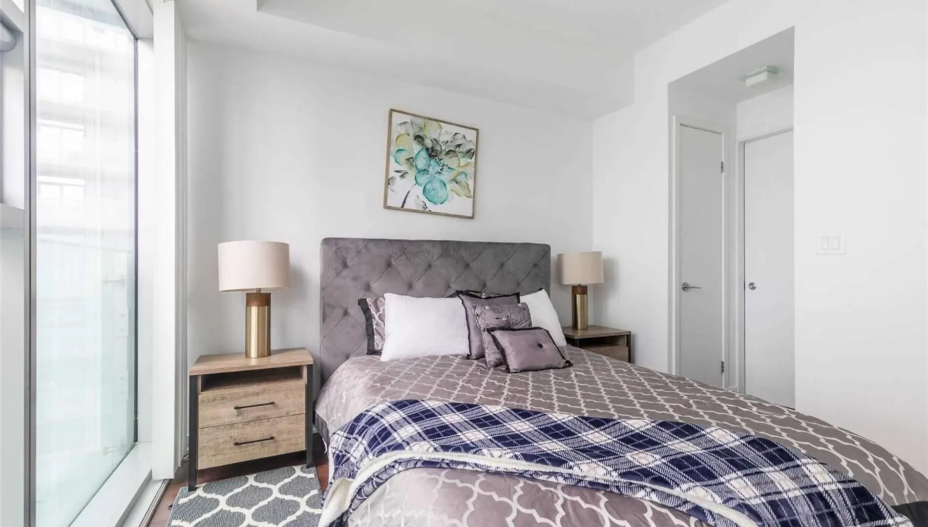 Grand Royal Suites Toronto 0*,